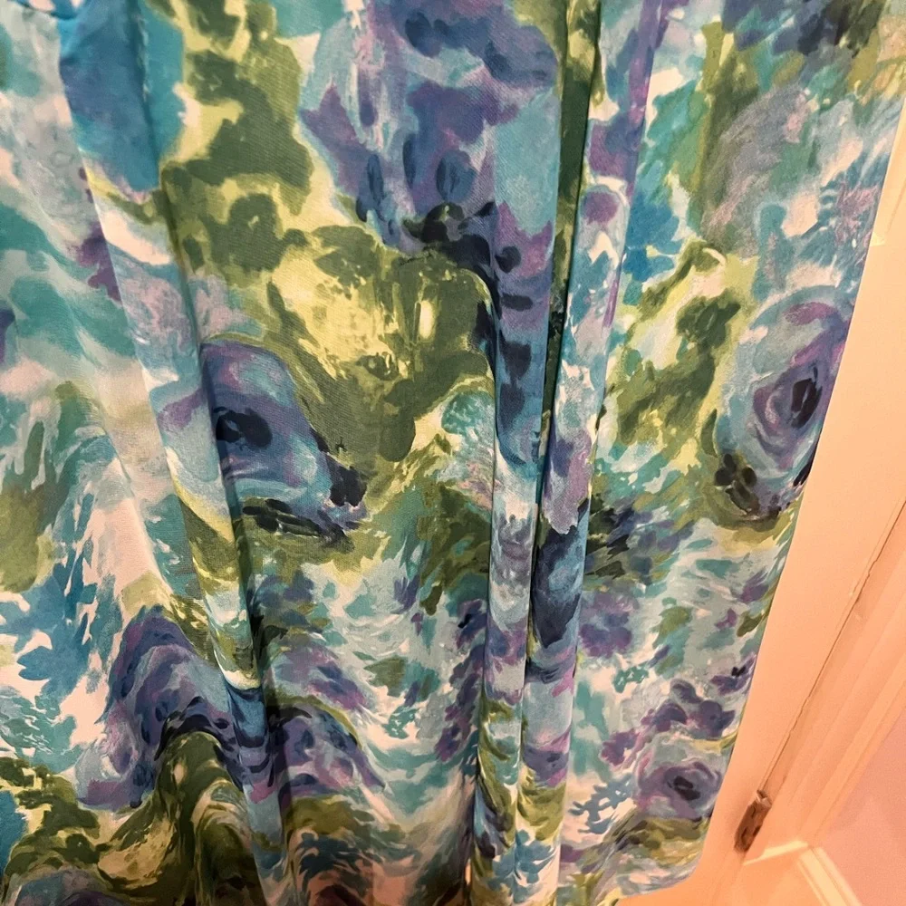 - Sleeveless watercolor womens dress. Size 20wHas a light blue under dress… - Picture 7 of 9